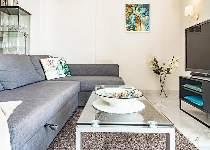 Spacious 2 Bedroom In Puerto Banus With A Private Terrace And Mountain Views *