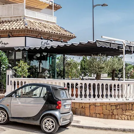 Spacious 2 Bedroom In Puerto Banus With A Private Terrace And Mountain Views Apartamento *