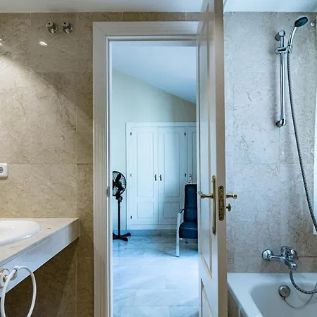 Spacious 2 Bedroom In Puerto Banus With A Private Terrace And Mountain Views *