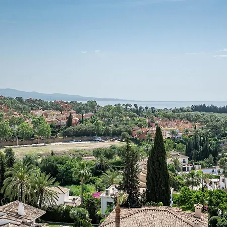 Spacious 2 Bedroom In Puerto Banus With A Private Terrace And Mountain Views Lejlighed