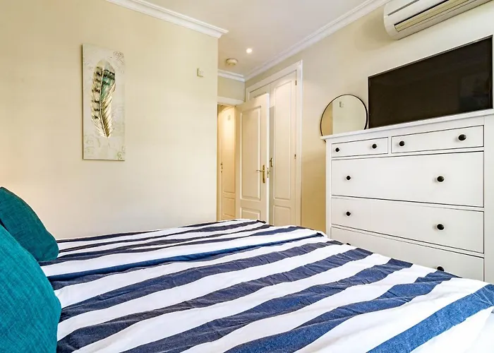 Spacious 2 Bedroom In Puerto Banus With A Private Terrace And Mountain Views * マルベーリャ