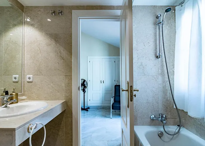 Spacious 2 Bedroom In Puerto Banus With A Private Terrace And Mountain Views *