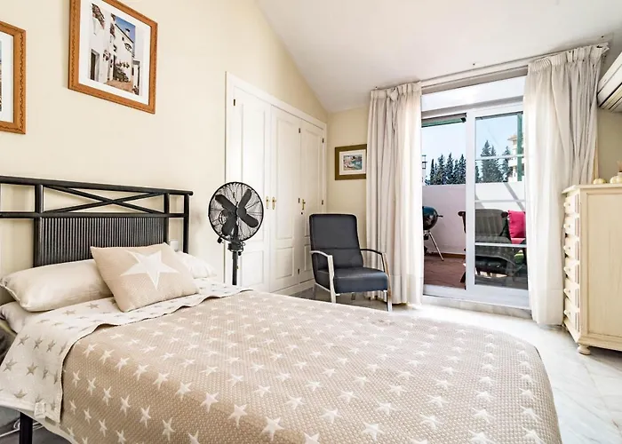 Spacious 2 Bedroom In Puerto Banus With A Private Terrace And Mountain Views アパート