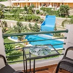 Spacious 2 Bedroom In Puerto Banus With A Private Terrace And Mountain Views Μαρμπέλλα