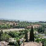 Spacious 2 Bedroom In Puerto Banus With A Private Terrace And Mountain Views Διαμέρισμα