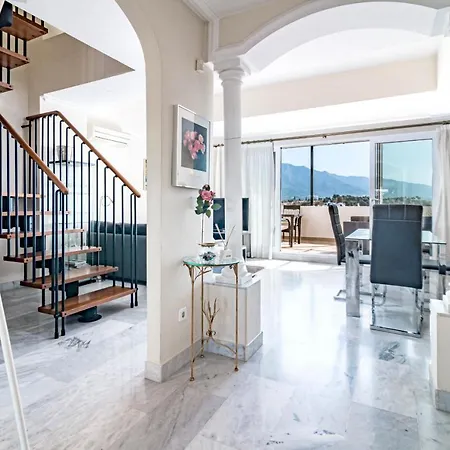 아파트 Spacious 2 Bedroom In Puerto Banus With A Private Terrace And Mountain Views *