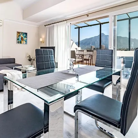 Spacious 2 Bedroom In Puerto Banus With A Private Terrace And Mountain Views 아파트 *