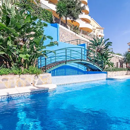 아파트 Spacious 2 Bedroom In Puerto Banus With A Private Terrace And Mountain Views 마르베야