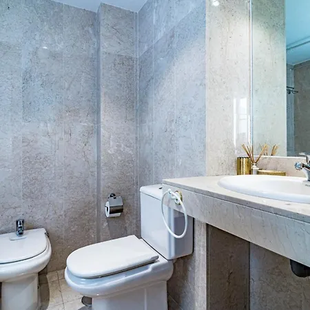 아파트 Spacious 2 Bedroom In Puerto Banus With A Private Terrace And Mountain Views *