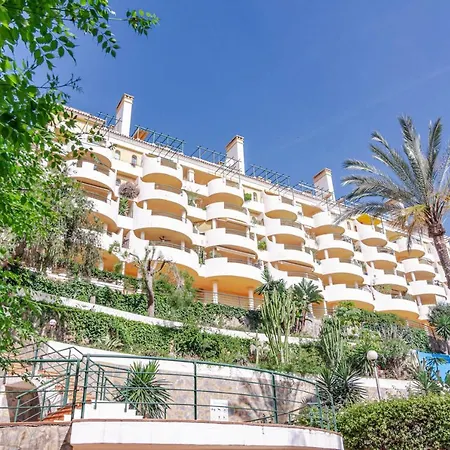 Spacious 2 Bedroom In Puerto Banus With A Private Terrace And Mountain Views *