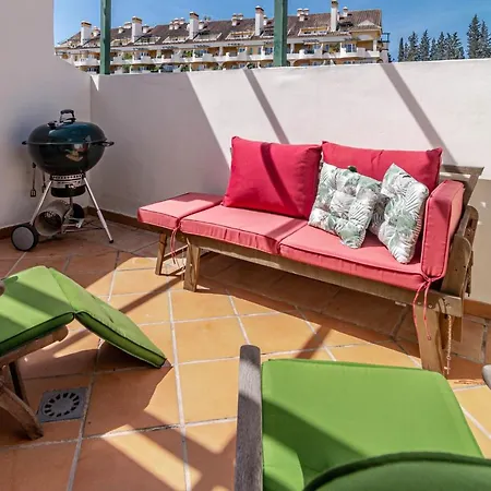 Spacious 2 Bedroom In Puerto Banus With A Private Terrace And Mountain Views *
