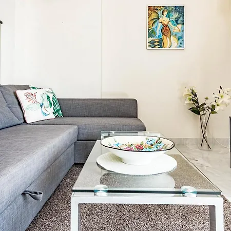 Spacious 2 Bedroom In Puerto Banus With A Private Terrace And Mountain Views *