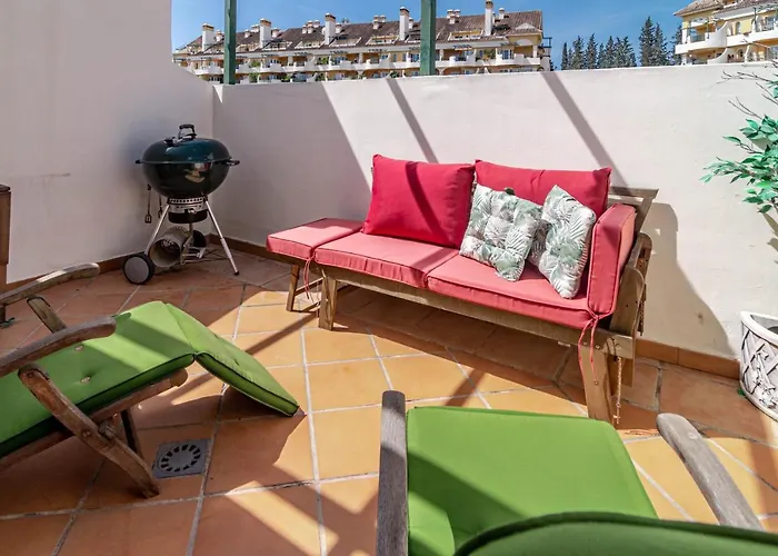 Spacious 2 Bedroom In Puerto Banus With A Private Terrace And Mountain Views *