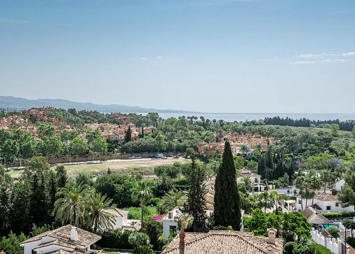 Spacious 2 Bedroom In Puerto Banus With A Private Terrace And Mountain Views Appartement