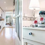 Spacious 2 Bedroom In Puerto Banus With A Private Terrace And Mountain Views *