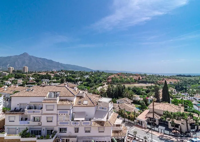 Spacious 2 Bedroom In Puerto Banus With A Private Terrace And Mountain Views מארבלה