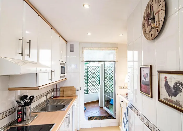 Spacious 2 Bedroom In Puerto Banus With A Private Terrace And Mountain Views דירה מארבלה