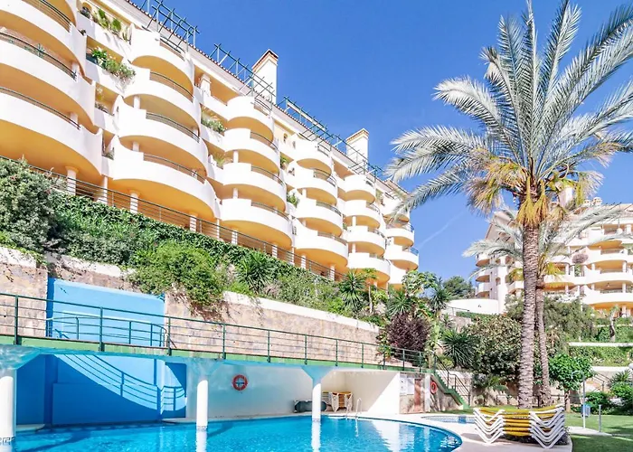 Spacious 2 Bedroom In Puerto Banus With A Private Terrace And Mountain Views * מארבלה