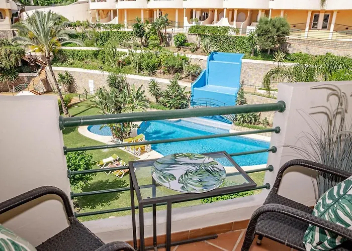 Spacious 2 Bedroom In Puerto Banus With A Private Terrace And Mountain Views מארבלה