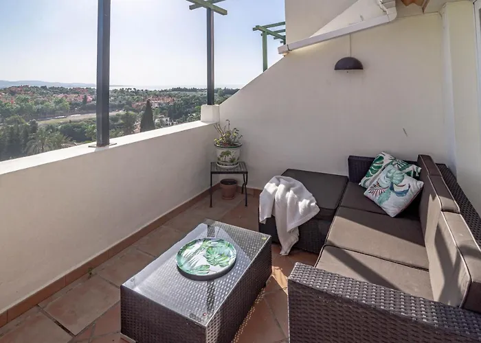 Spacious 2 Bedroom In Puerto Banus With A Private Terrace And Mountain Views * מארבלה