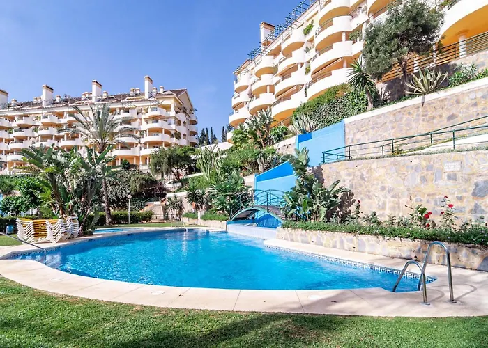 Spacious 2 Bedroom In Puerto Banus With A Private Terrace And Mountain Views * מארבלה