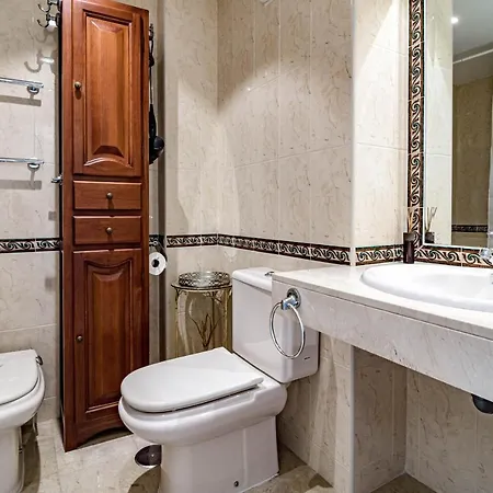 Spacious 2 Bedroom In Puerto Banus With A Private Terrace And Mountain Views Appartement Marbellac