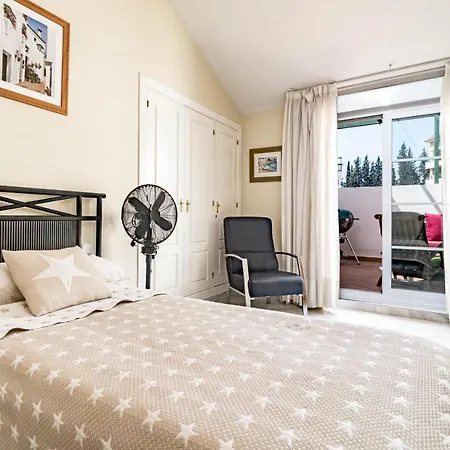 Spacious 2 Bedroom In Puerto Banus With A Private Terrace And Mountain Views Appartement